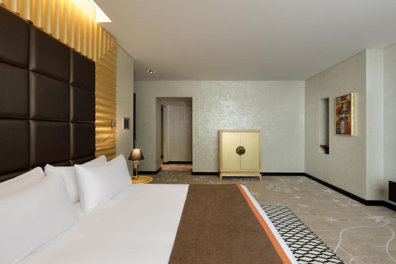 Crowne Plaza Riyadh - Rdc Hotel & Convention By Ihg Екстериор снимка A bedroom at the hotel