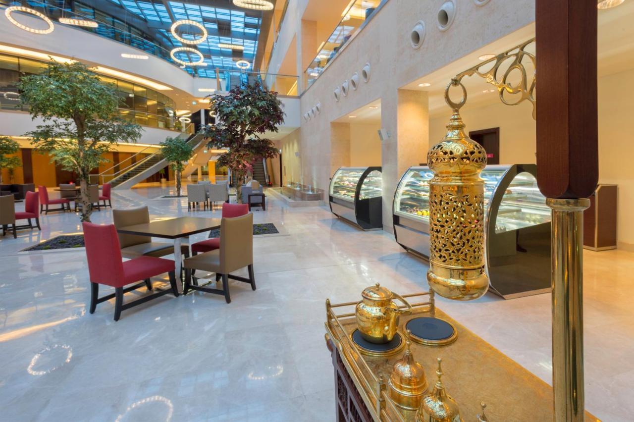 Crowne Plaza Riyadh - Rdc Hotel & Convention By Ihg Екстериор снимка The lobby of the hotel