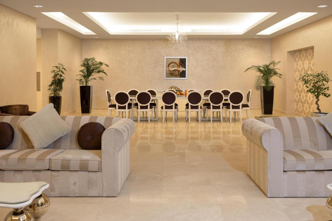 Crowne Plaza Riyadh - Rdc Hotel & Convention By Ihg Екстериор снимка The interior of the hotel
